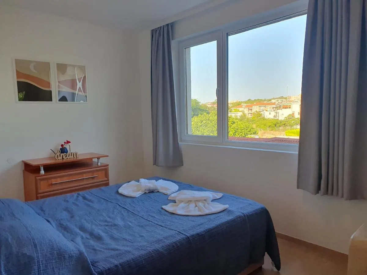 Cozy, Spacious Apartment Near Paradise Bay Sozopol