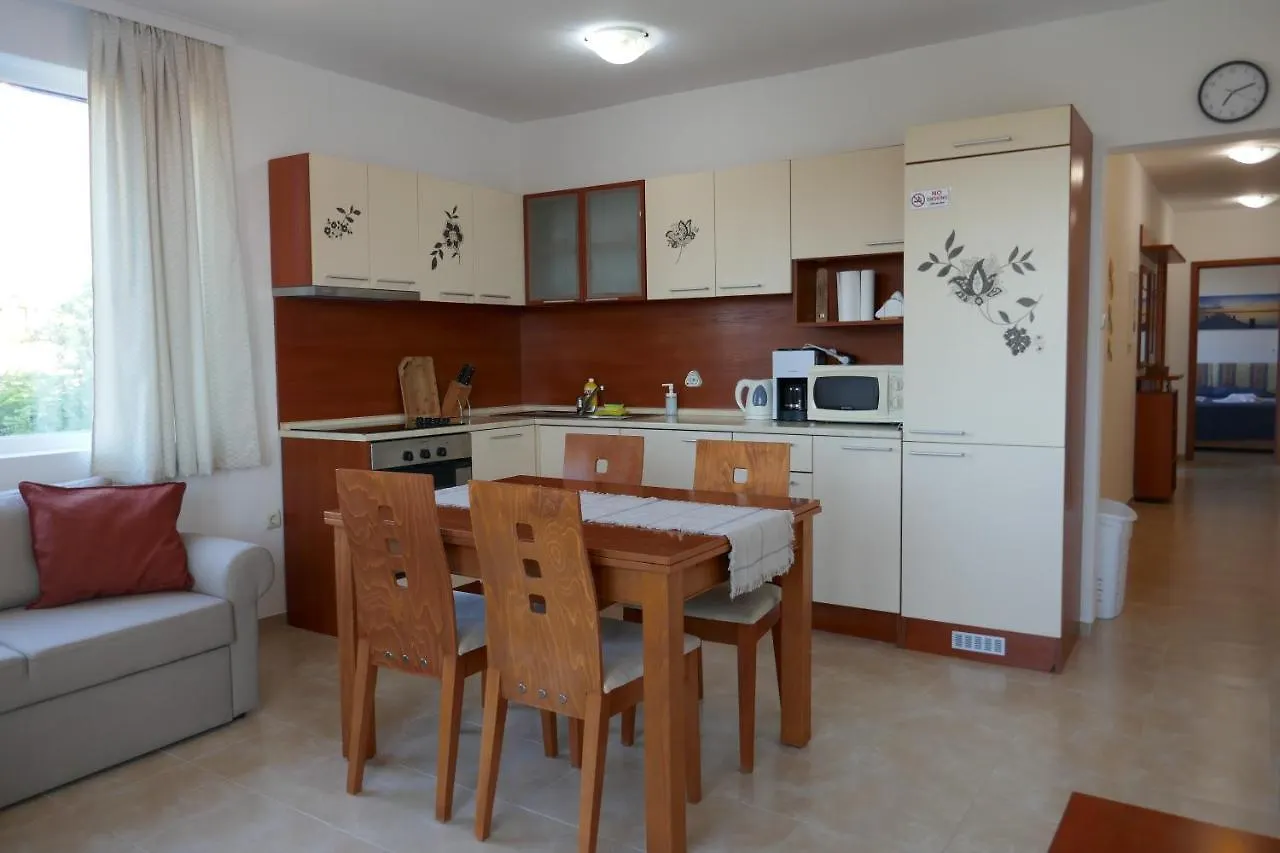 Cozy, Spacious Apartment Near Paradise Bay Sozopol