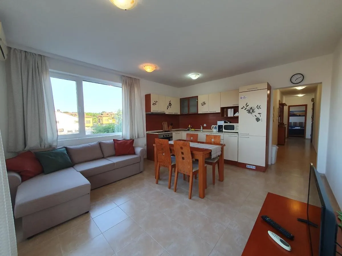 Cozy, Spacious Apartment Near Paradise Bay Sozopol