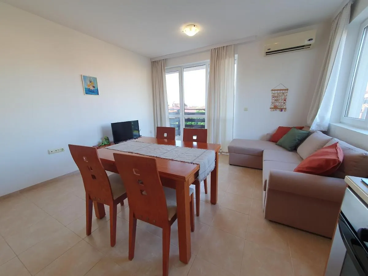 Cozy, Spacious Apartment Near Paradise Bay Sozopol