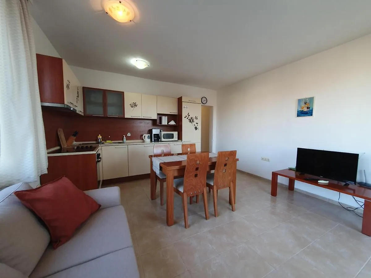 Cozy, Spacious Apartment Near Paradise Bay Sozopol
