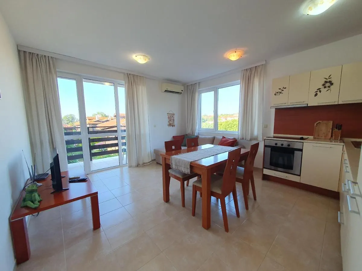 Cozy, Spacious Apartment Near Paradise Bay Sozopol